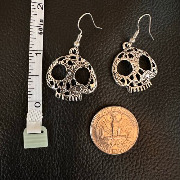 Gothic Day of the Dead Skull Silver Tone earrings - Picture 2 of 3